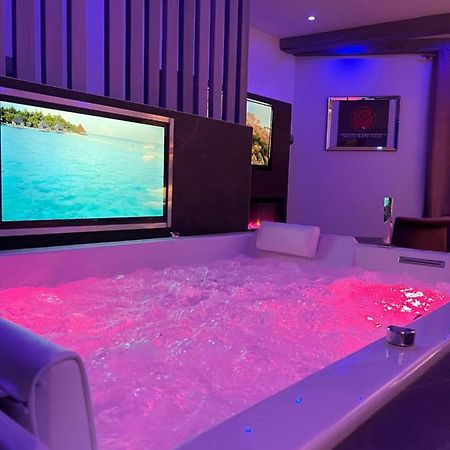 지보르 Chic & Jacuzzi 아파트 외부 사진