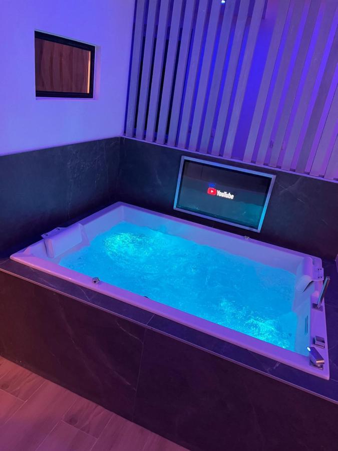 지보르 Chic & Jacuzzi 아파트 외부 사진